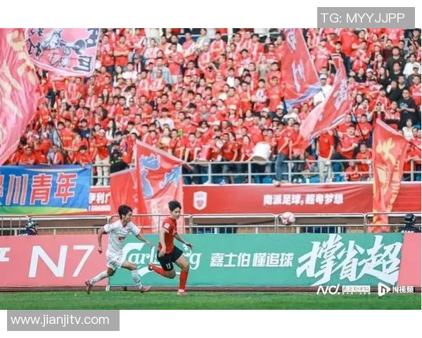 足球明星陆续抵达中国引发球迷热潮期待精彩赛事盛况